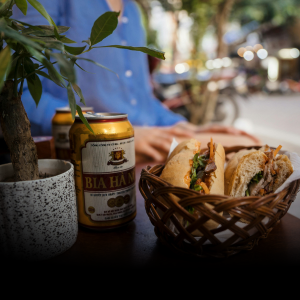 Bánh Mì và Bia Hà Nội / Banh Mi & Hanoi Beer