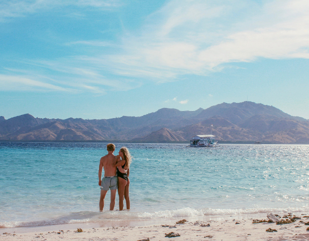 INDONESIA – EXOTIC ISLANDS: CHASING HORIZON - Image 3