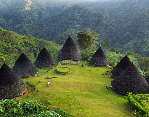 INDONESIA – EXOTIC ISLANDS: CHASING HORIZON - Image 5